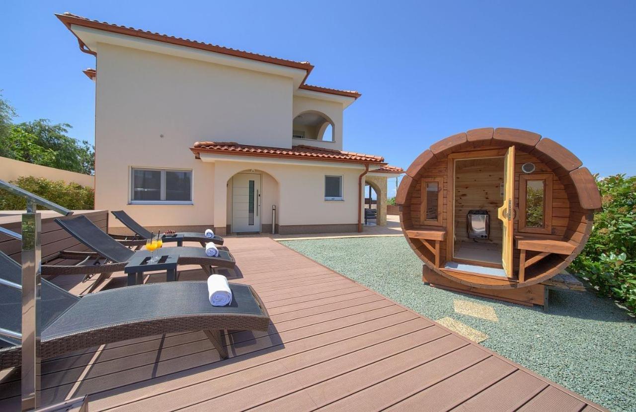 Holiday House Sea & Sun Residence Rasopasno Экстерьер фото
