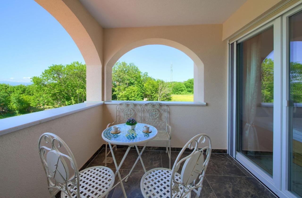 Holiday House Sea & Sun Residence Rasopasno Экстерьер фото